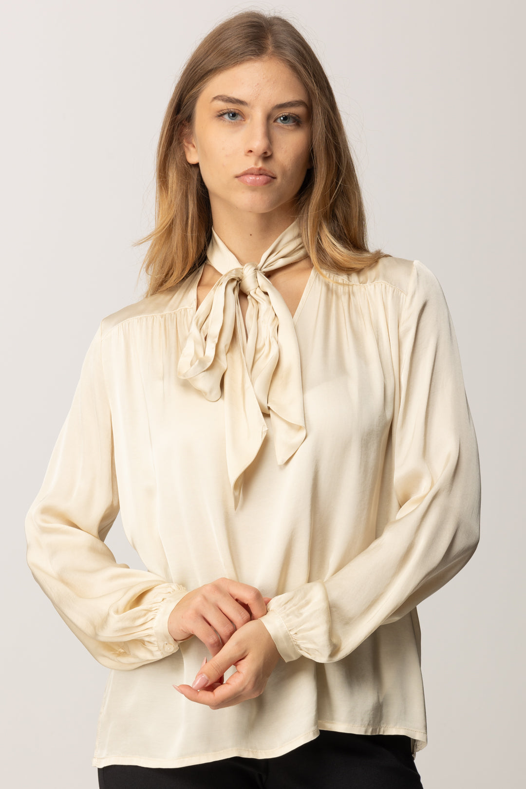 Blouse in Viscose with Bow at the Neck