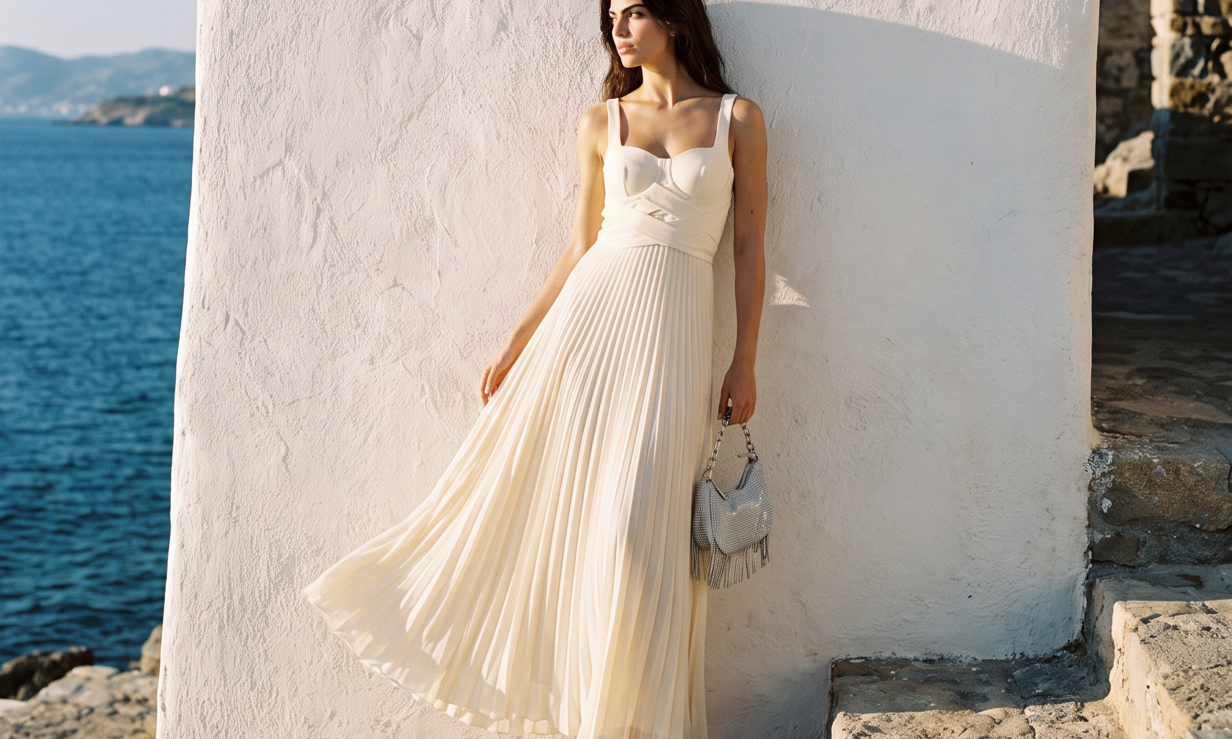 Estate in total white: il bianco più chic dell’estate, senza effetto sposa