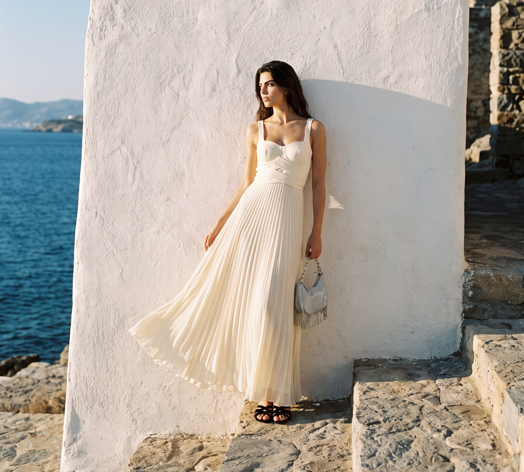 Estate in total white: il bianco più chic dell’estate, senza effetto sposa