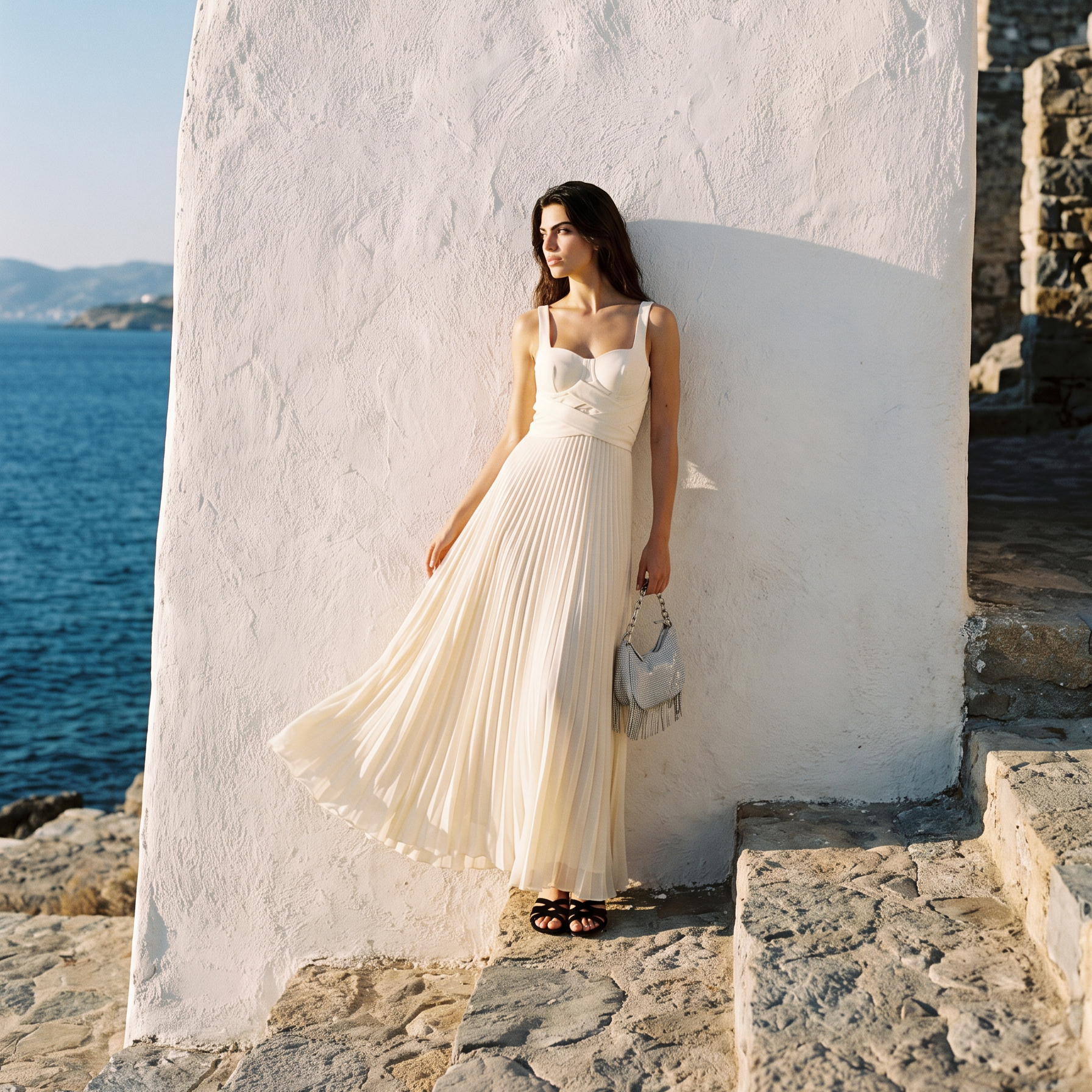 Estate in total white: il bianco più chic dell’estate, senza effetto sposa