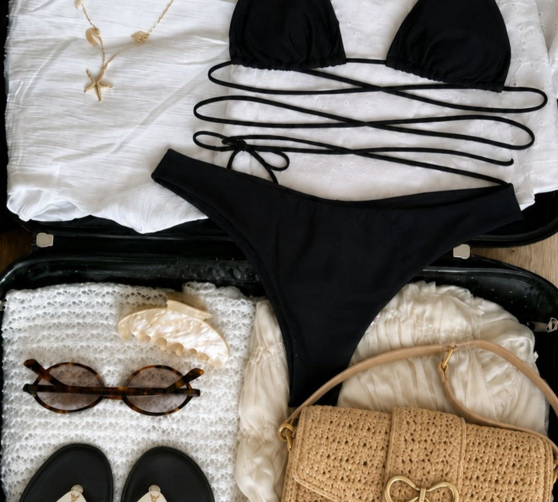 Outfit vacanza 2026: dal mare alla città, la valigia chic che risolve ogni partenza