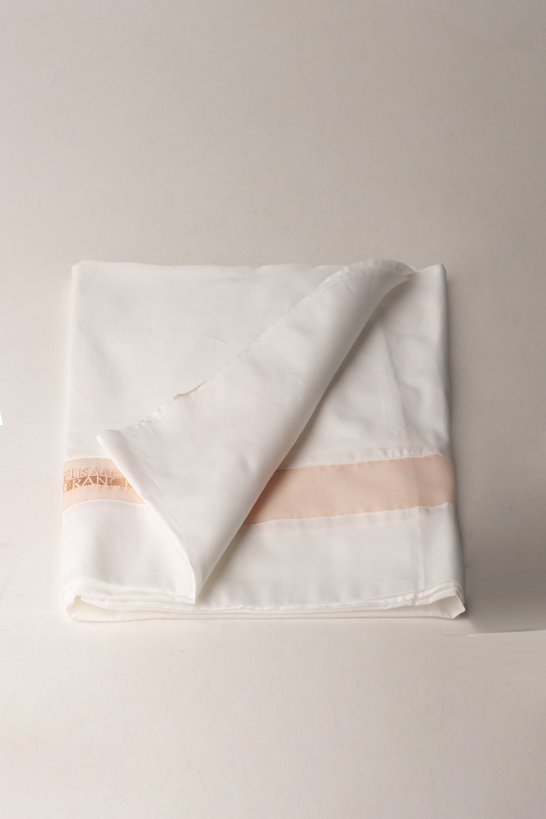Lenzuola con Organza e Ricamo Logo