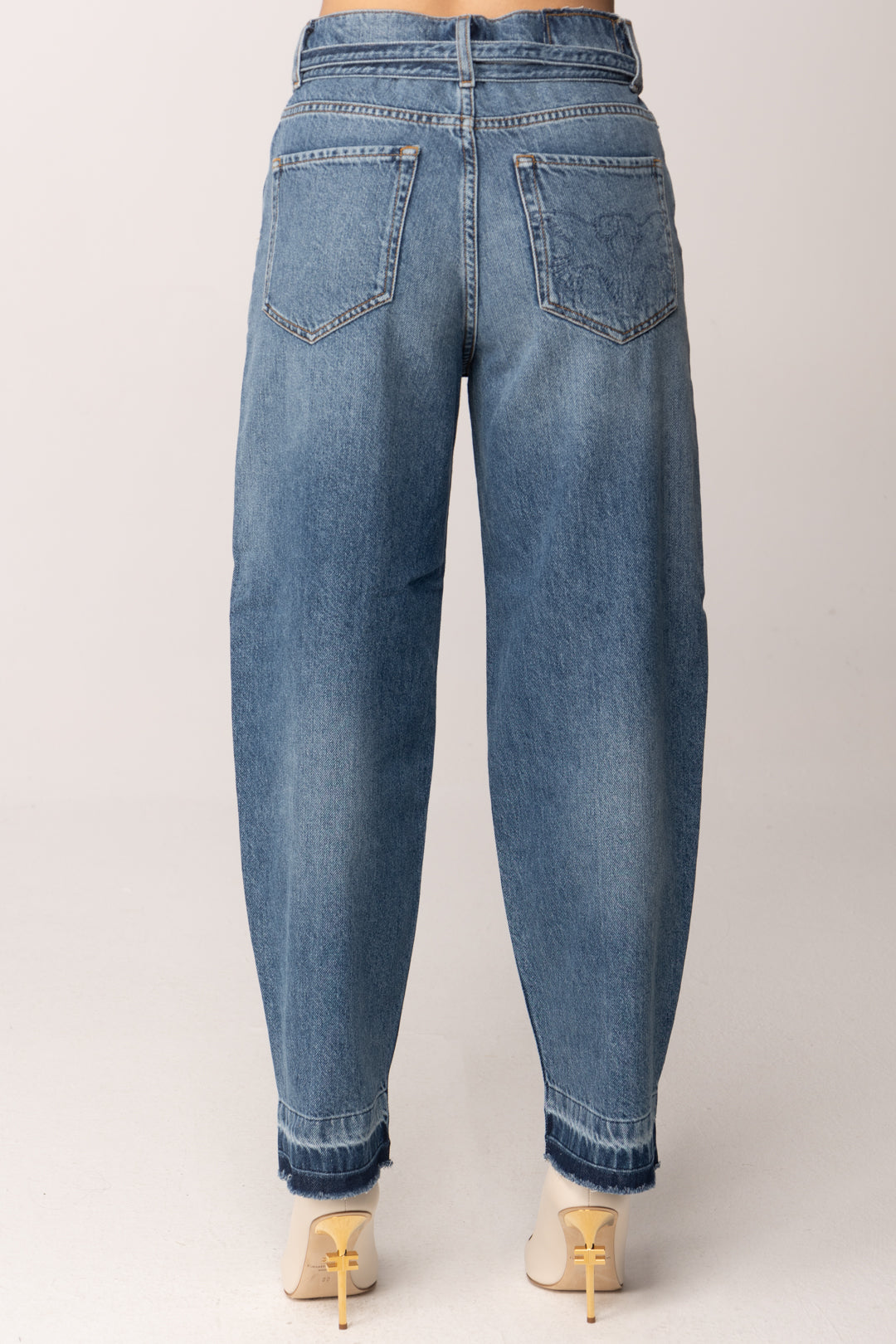 Jeans Balloon Cropped con Risvolto Sfrangiato