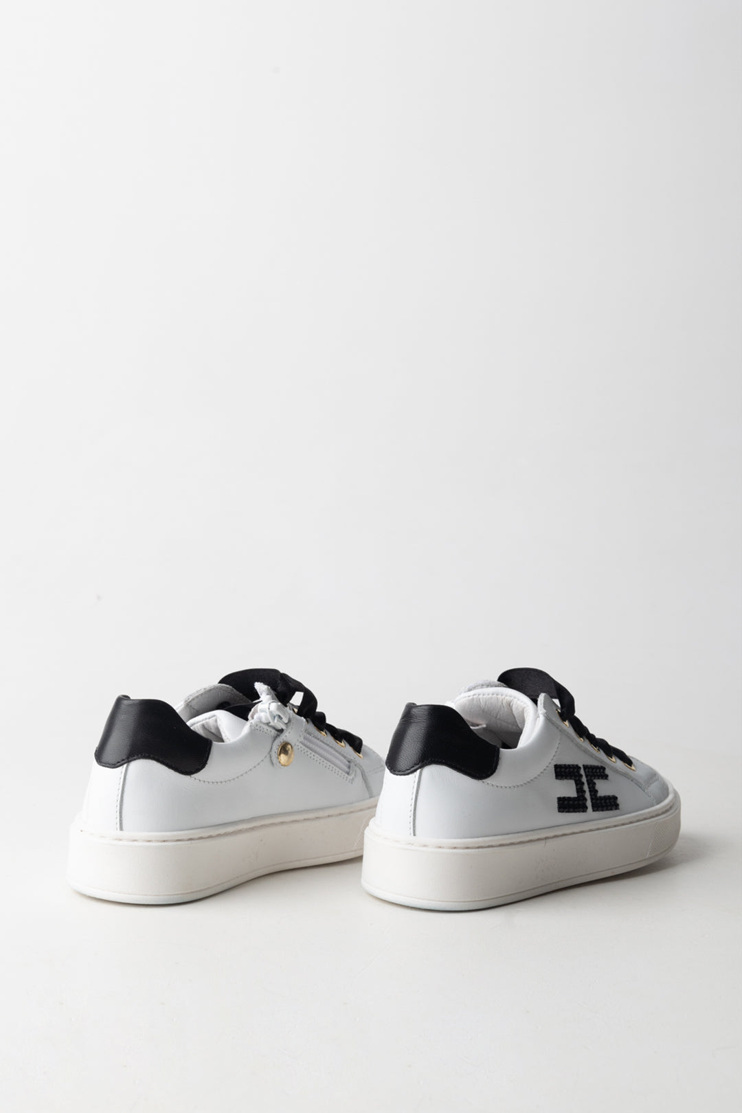 Sneakers con Logo a Contrasto