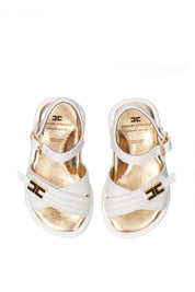 Sandali con Fasce Incrociate e Logo Metallico