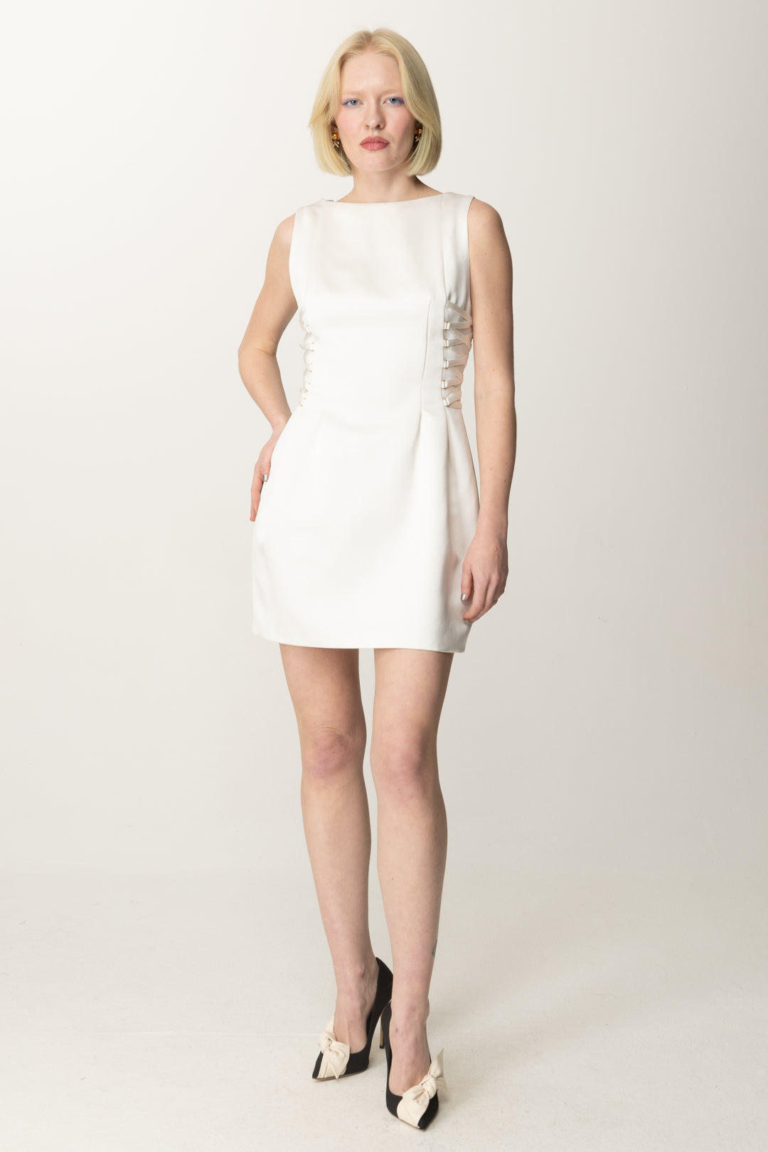 Abito Smanicato In Duchesse con Scollo a Barca