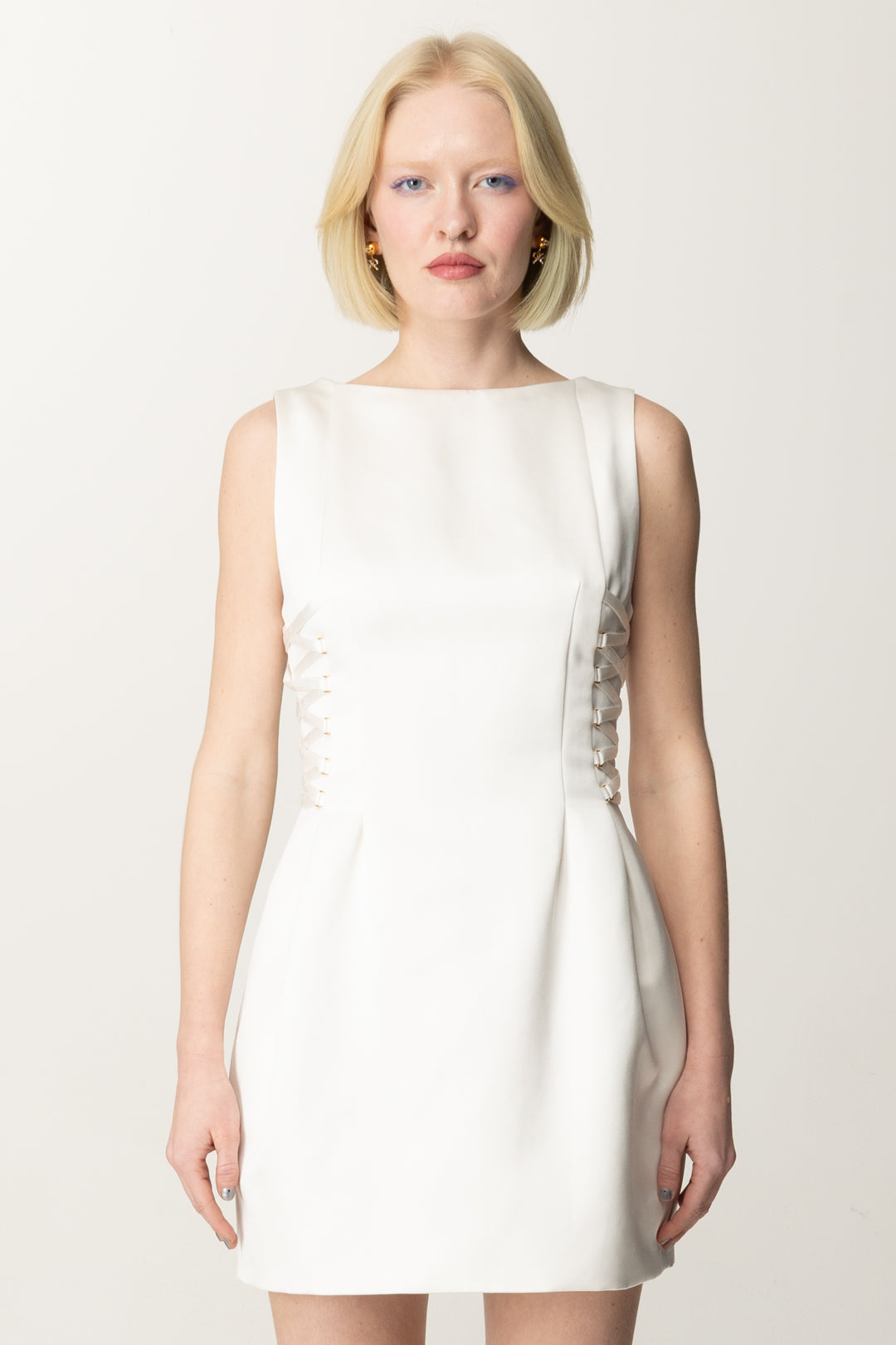 Abito Smanicato In Duchesse con Scollo a Barca