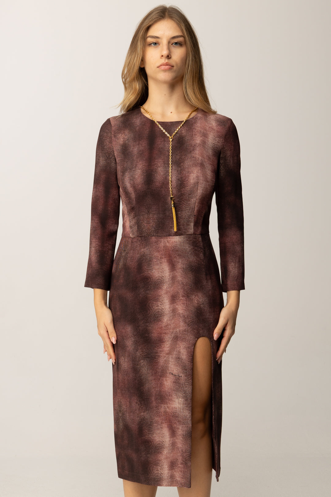 Elisabetta Franchi Abito In Crêpe con Stampa Pitone e Collana AB89157E2 MERLOT