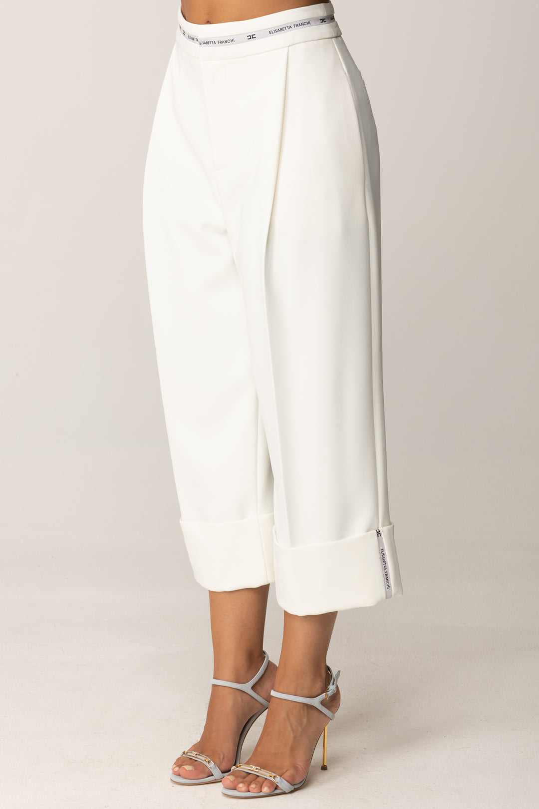 Elisabetta Franchi Bermuda In Crêpe Leggero con Nastro Logo PA11656E2 AVORIO