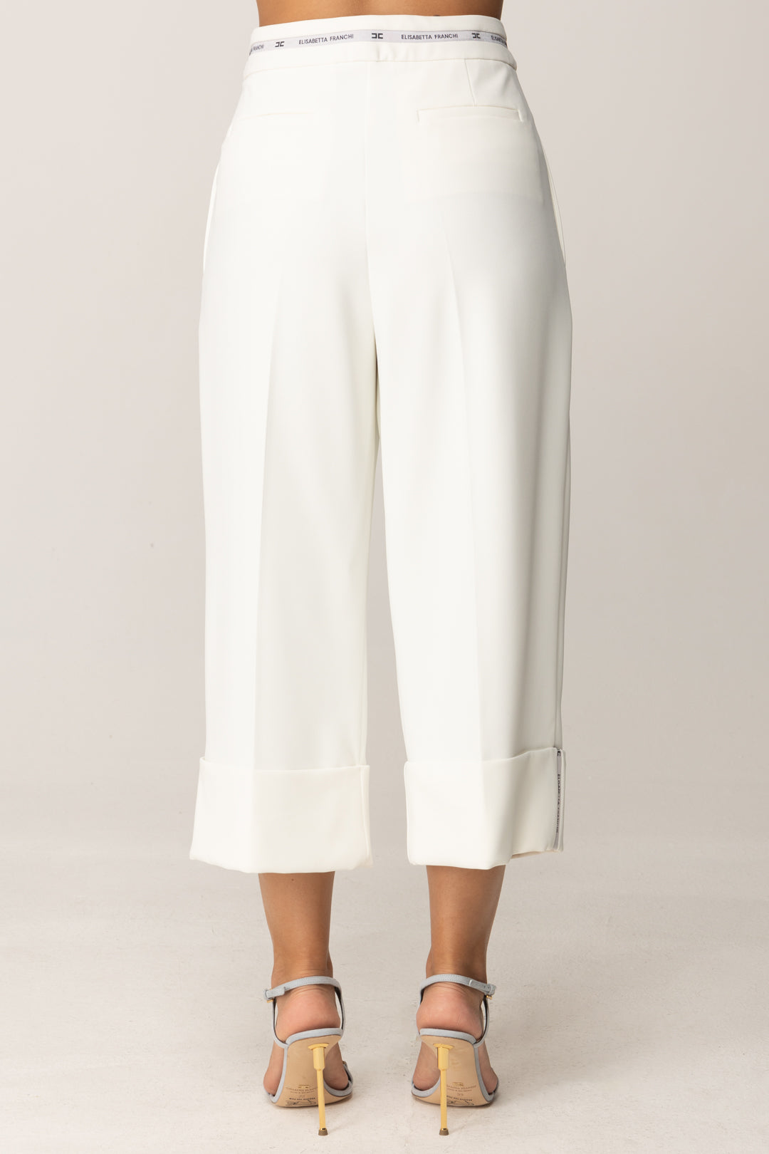 Elisabetta Franchi Bermuda In Crêpe Leggero con Nastro Logo PA11656E2 AVORIO