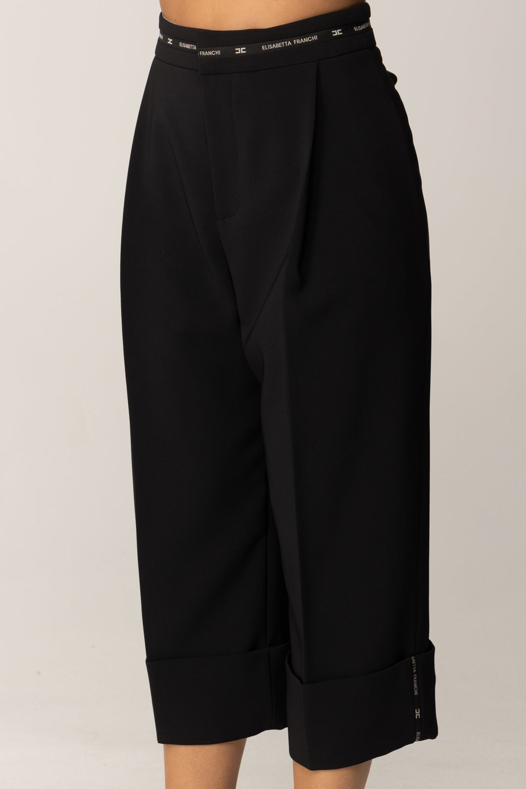 Elisabetta Franchi Bermuda In Crêpe Leggero con Nastro Logo PA11656E2 NERO