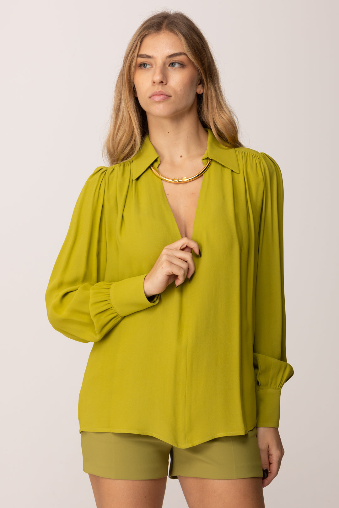 Elisabetta Franchi Camicia In Georgette con Dettaglio Gioiello CA12356E2 IGUANA