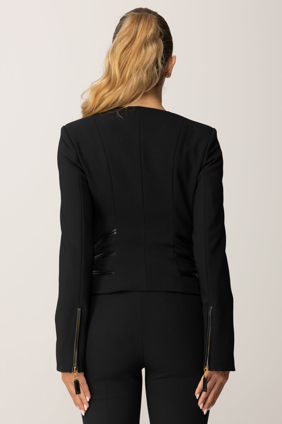 Elisabetta Franchi Giacca Aderente In Doppio Crepe con Zip GI17356E2 NERO