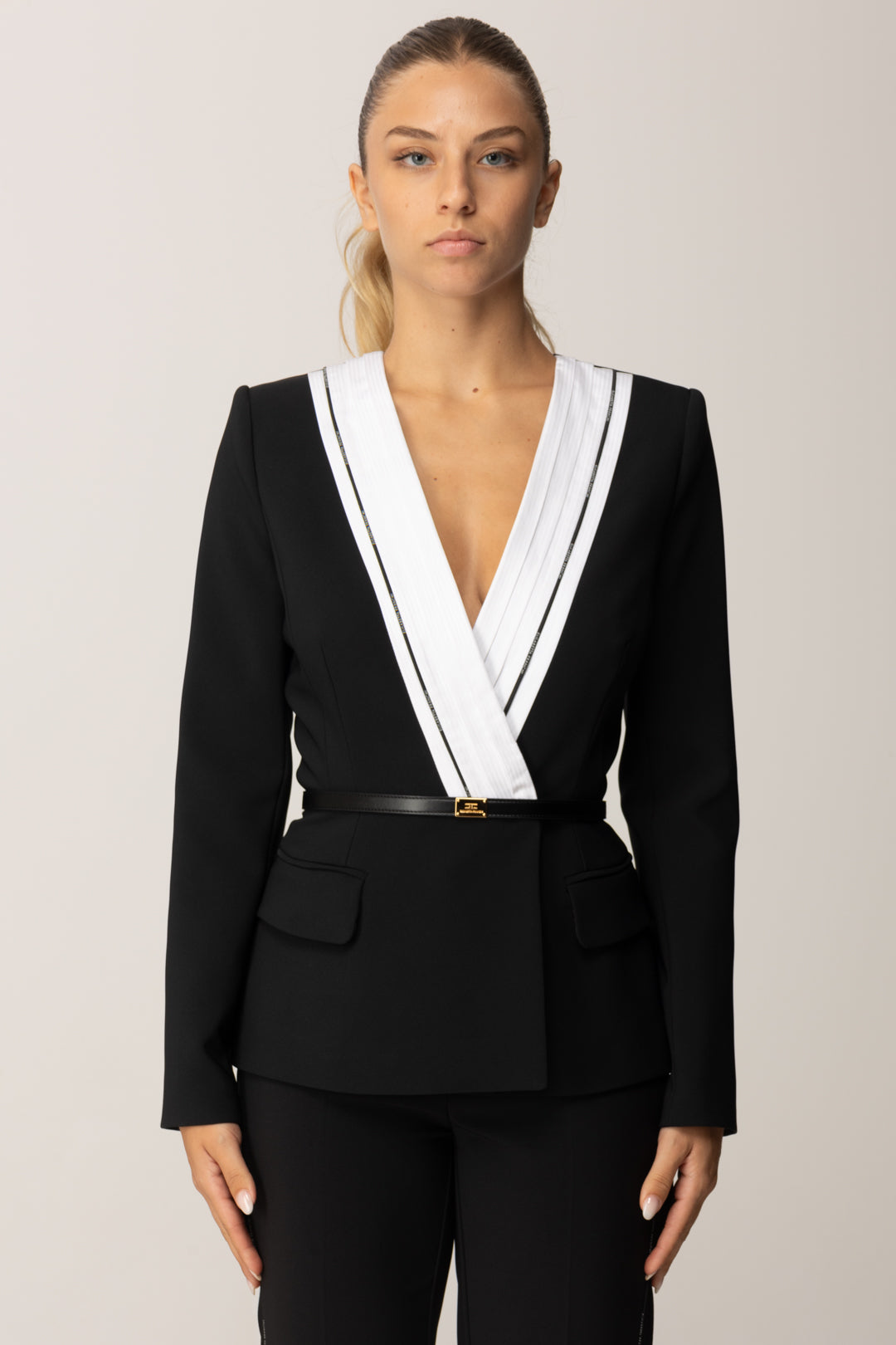 Elisabetta Franchi Giacca In Crepe con Cintura e Dettagli Smoking GI15156E2 NERO/BIANCO