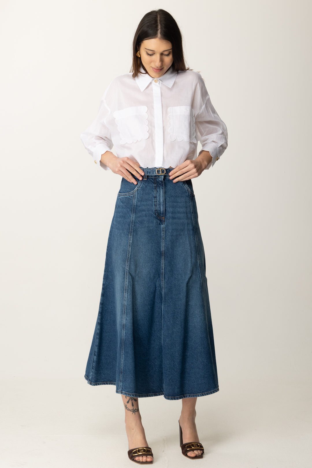 River Island - Gonna midi di jeans lavaggio chiaro a balze River Island - Gonna midi di jeans lavaggio chiaro a balze