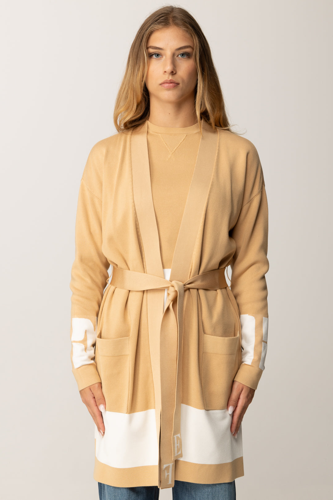 Cardigan mit Gürtel mit kontrastierenden Streifen