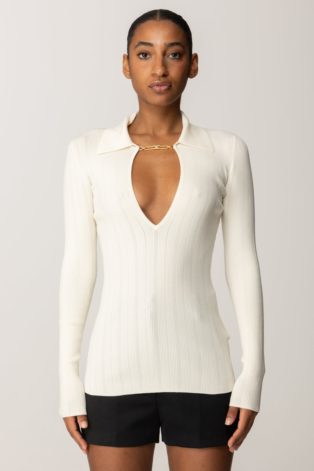 Elisabetta Franchi Maglia con Dettagli a Jour e Accessorio Logo MK09B56E2 MILK