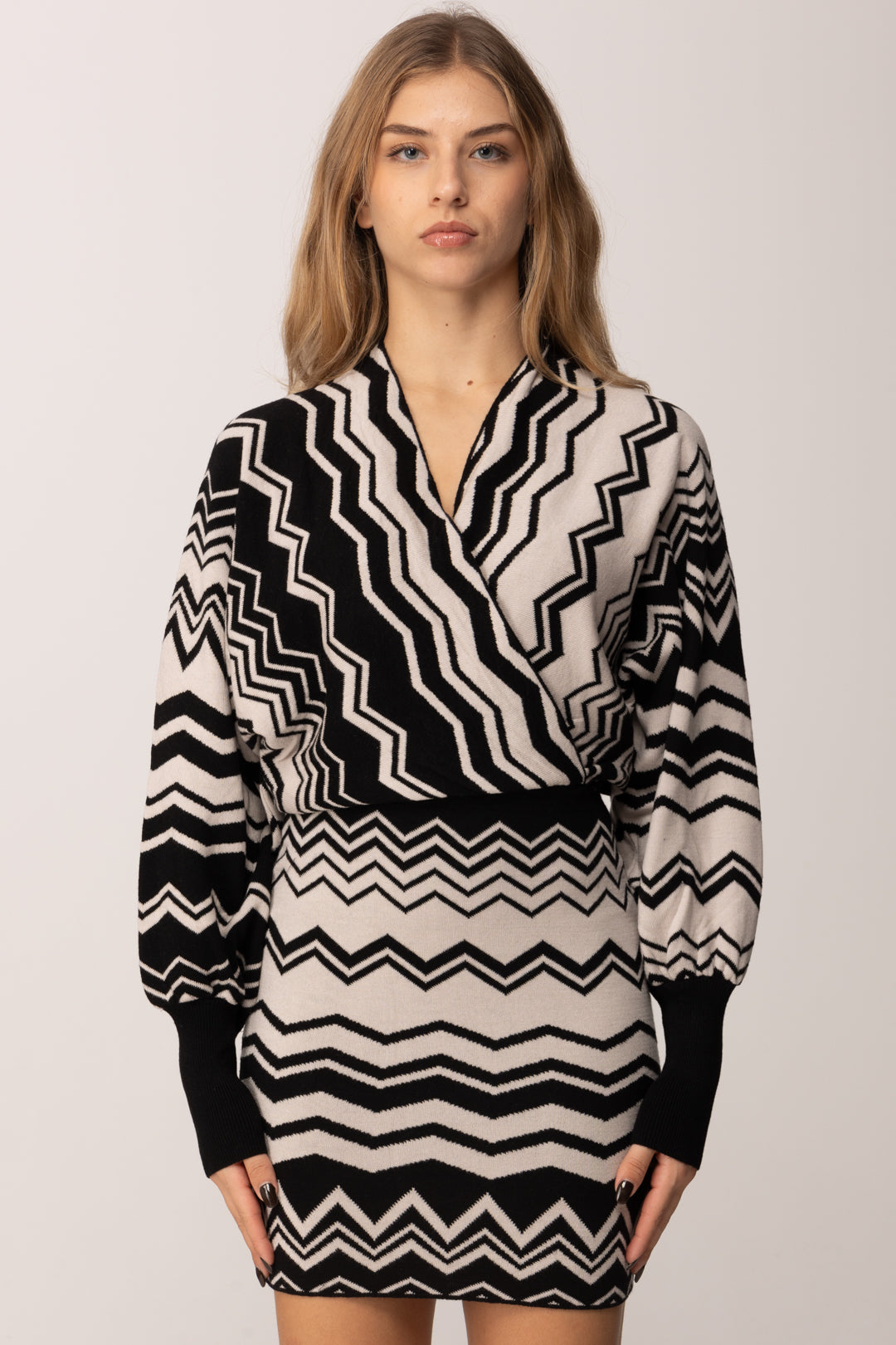 Akep Mini Abito In Maglia con Chevron NERO VSKD11024
