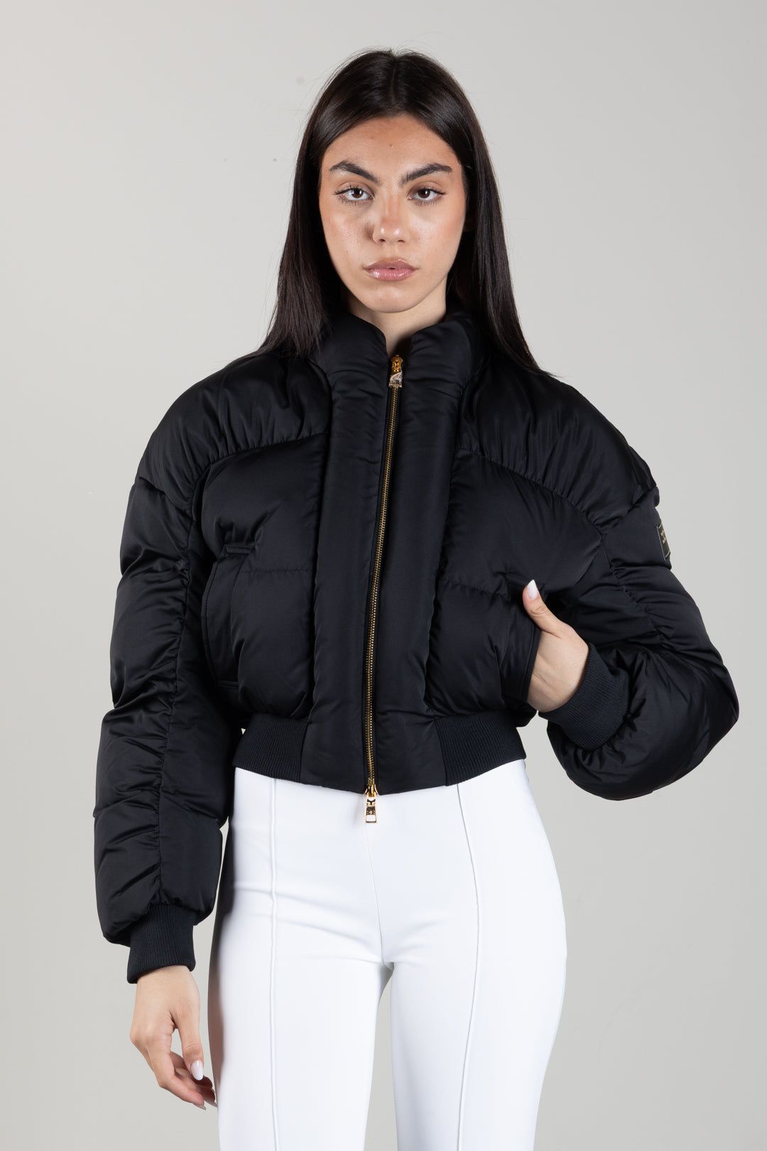 Doudoune courte en tissu voile avec col montant