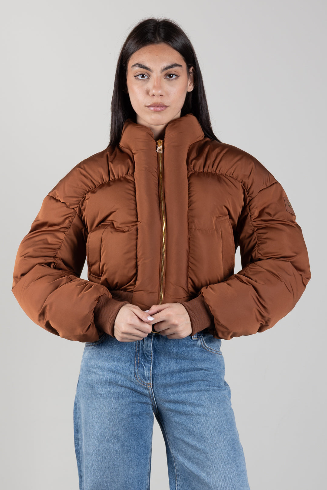 Doudoune courte en tissu voile avec col montant
