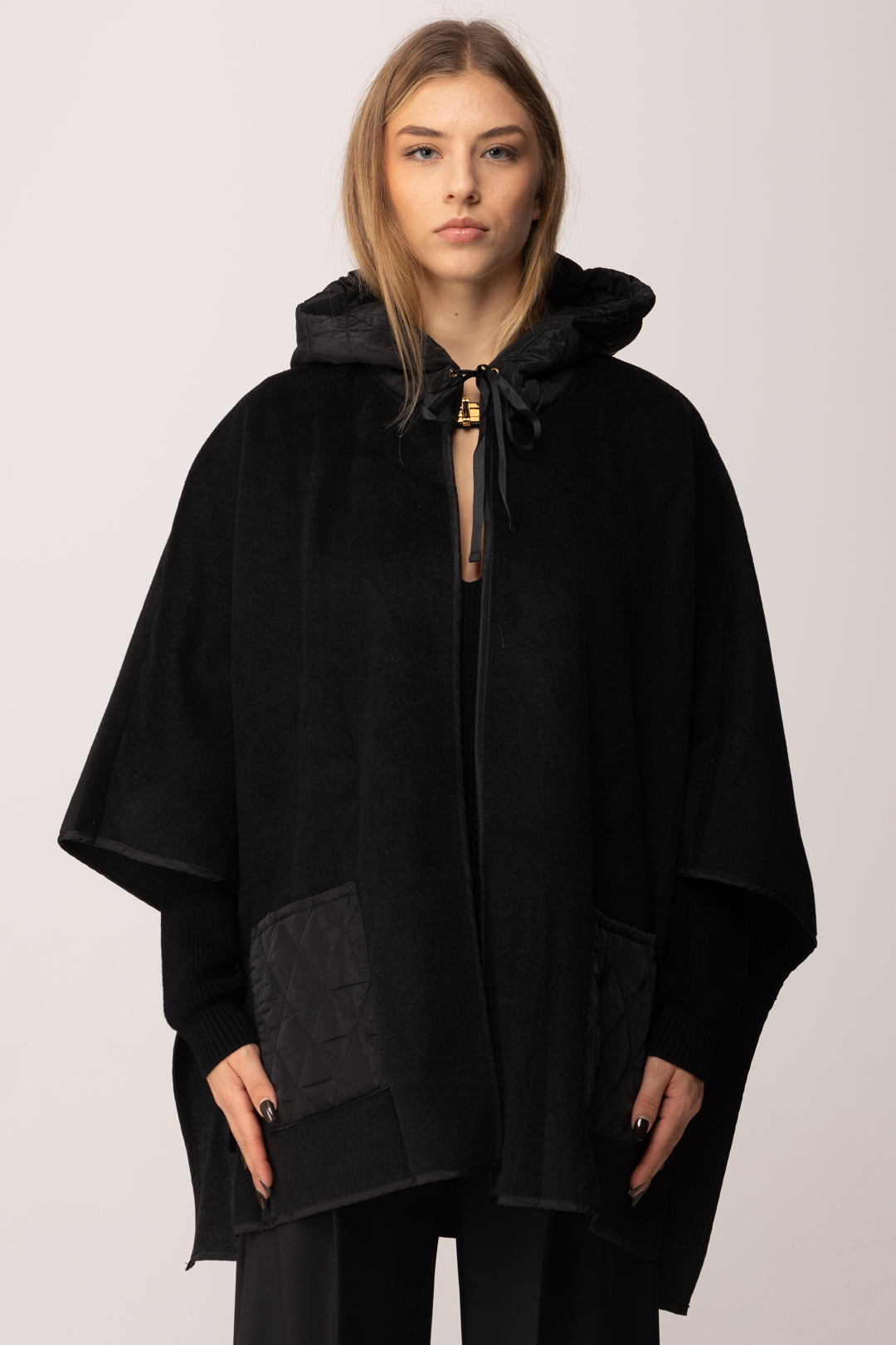 Twin-set Poncho In Maglia con Tasche e Cappuccio 252TA4240 NERO
