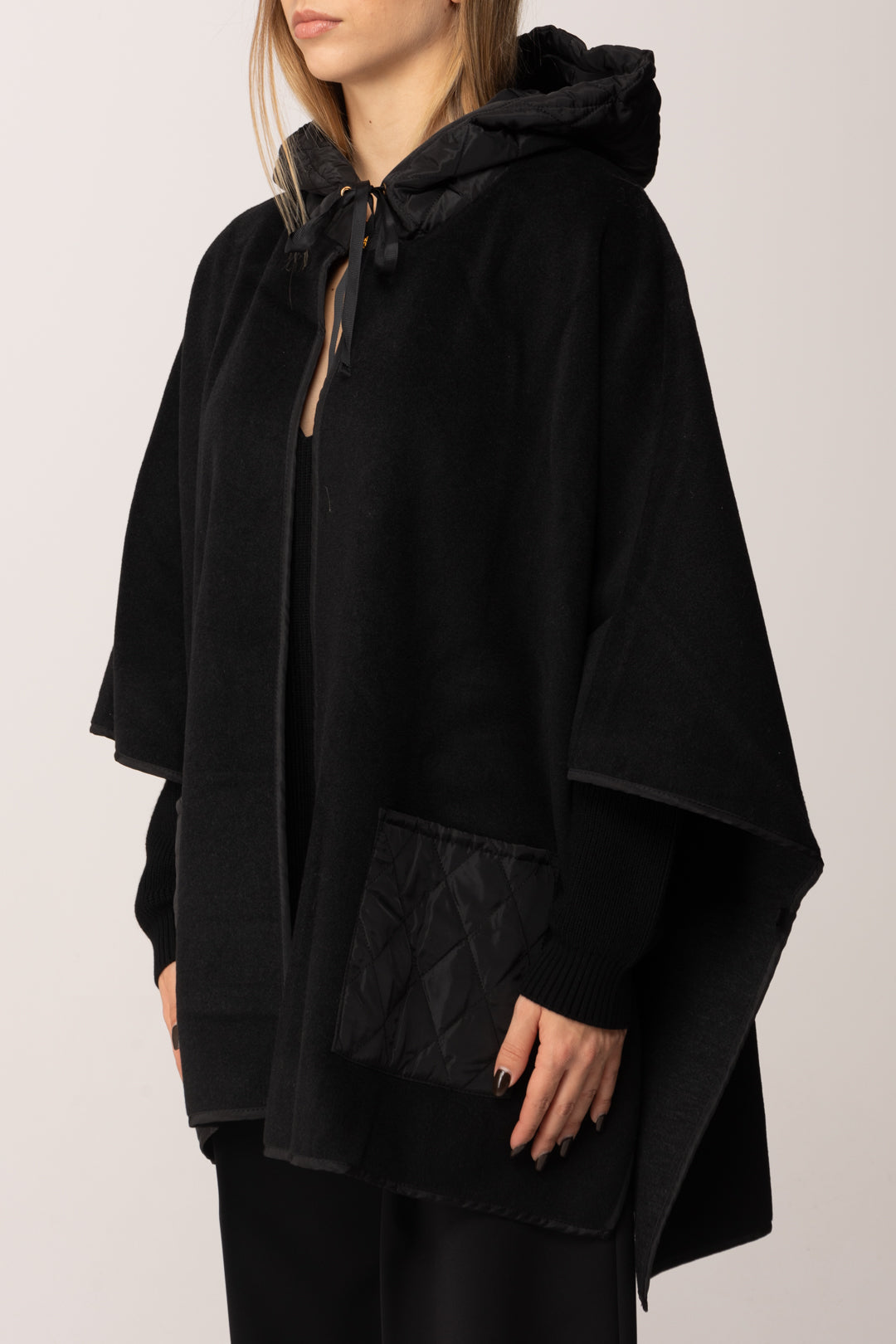 Twin-set Poncho In Maglia con Tasche e Cappuccio 252TA4240 NERO

