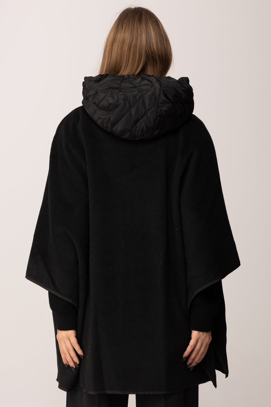 Twin-set Poncho In Maglia con Tasche e Cappuccio 252TA4240 NERO
