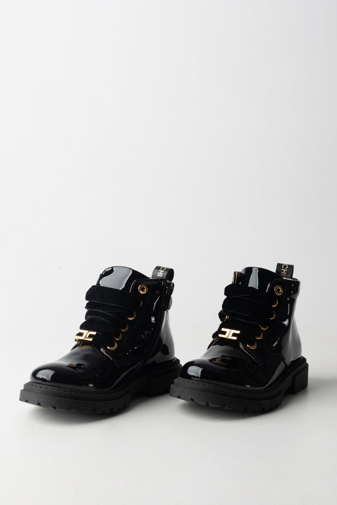 Stivaletti_In_Vernice_Nera_con_Dettagli_Dorati_F1A5