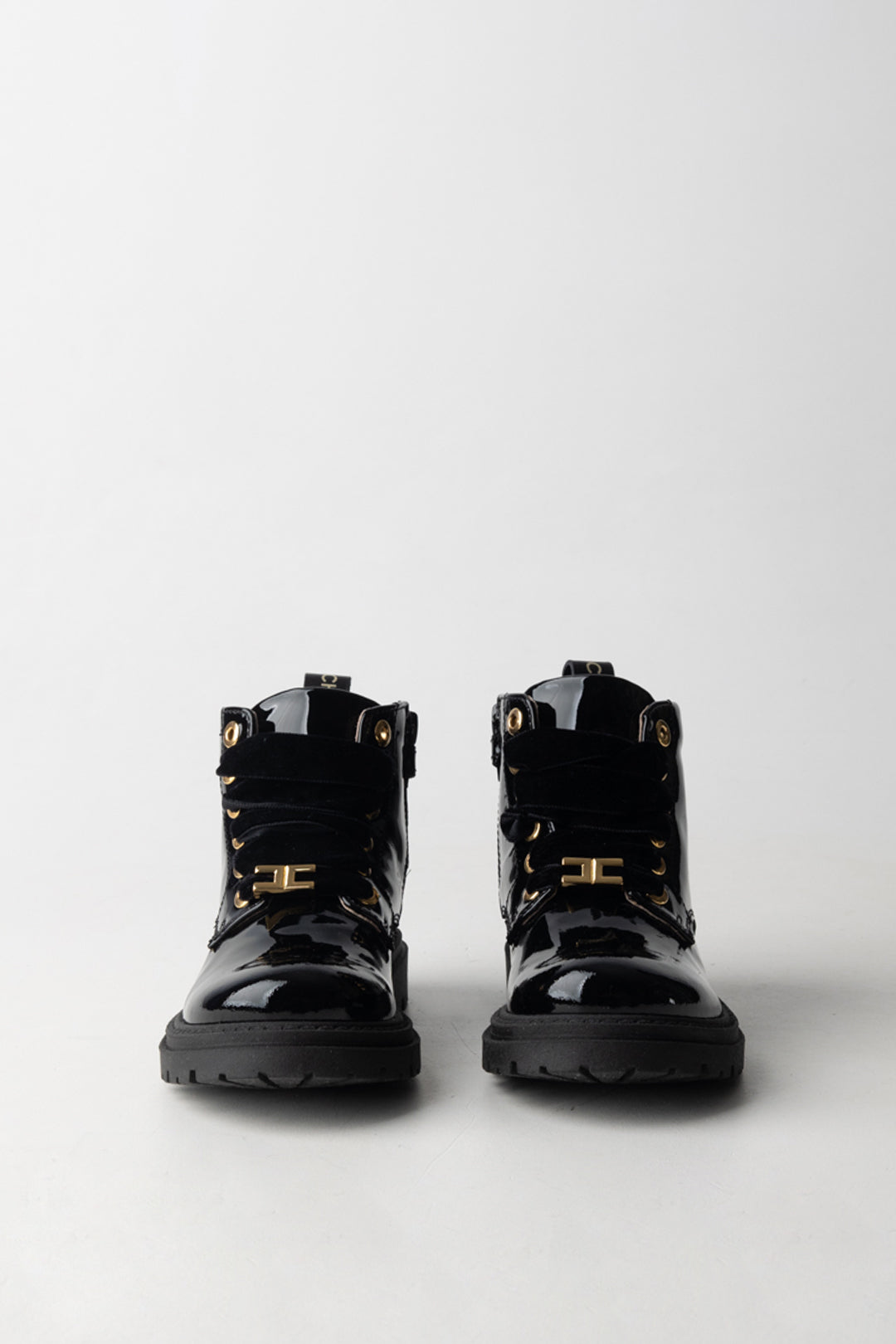 Stivaletti_In_Vernice_Nera_con_Dettagli_Dorati_F1A5