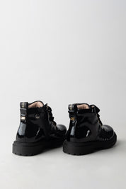 Stivaletti_In_Vernice_Nera_con_Dettagli_Dorati_F1A5