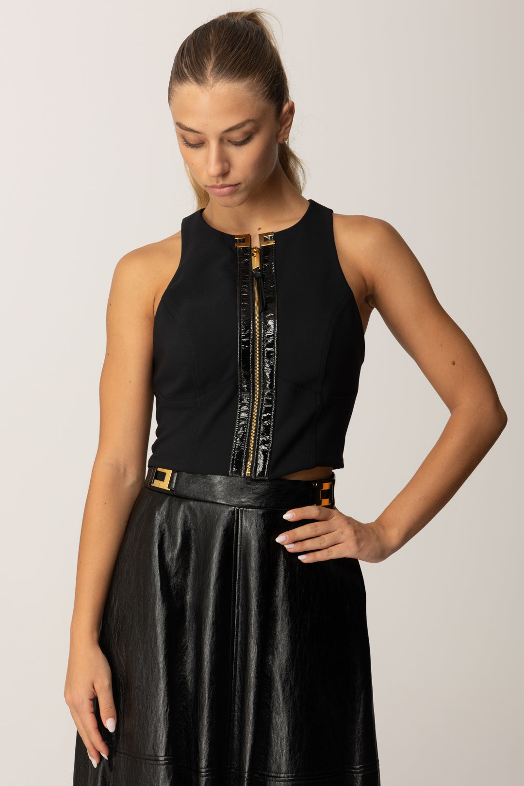Elisabetta Franchi Top In Doppio Crêpe con Dettagli Craquelé TO03256E2 NERO