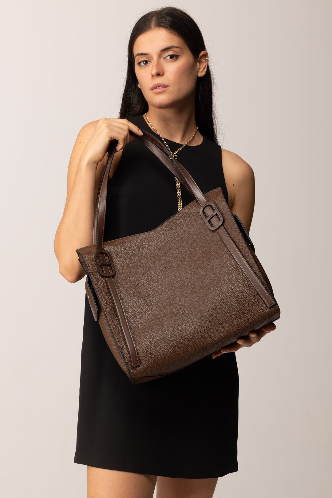 Twin-set Borsa Tote Melrose con Logo Oval T 252TD8280 BLACK CHOCOLATE