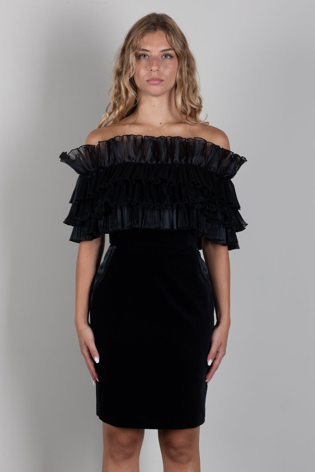 Elisabetta Franchi Abito In Velluto con Maxi Balze Plissé AB01467E2 NERO
