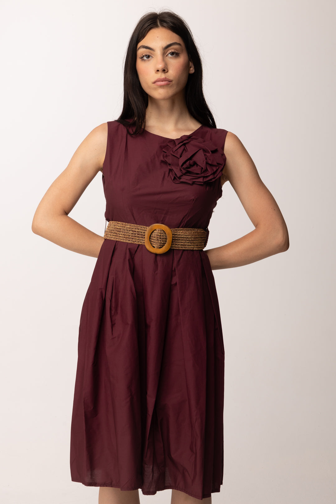 Khloe Femme Abito Midi con Fiore Applicato e Cintura Intrecciata H3932-C3 BORDEAUX