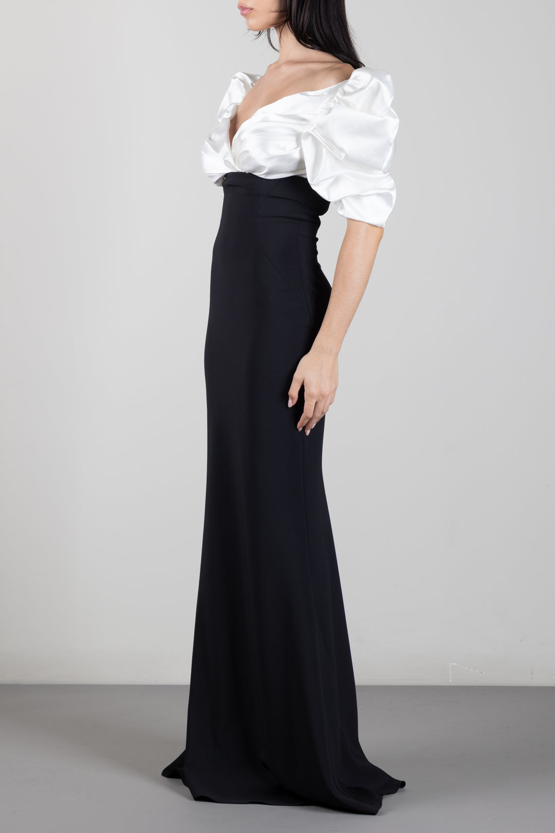 Elisabetta Franchi Abito Red Carpet In Gazar e Crêpe Leggero con Maniche Balloon ABR0967E2 AVORIO/NERO