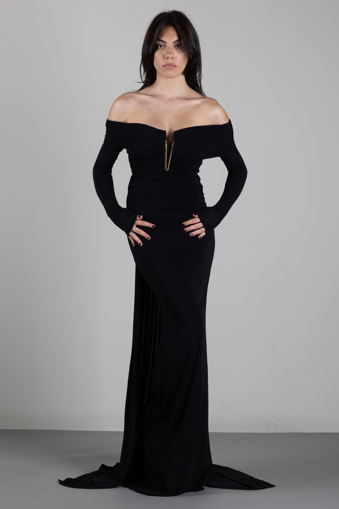 Elisabetta Franchi Abito Red Carpet in jersey crêpe leggero con drappeggio e coda ABR2667E2 NERO