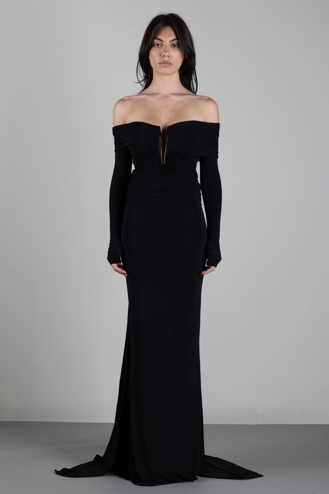 Elisabetta Franchi Abito Red Carpet in jersey crêpe leggero con drappeggio e coda ABR2667E2 NERO