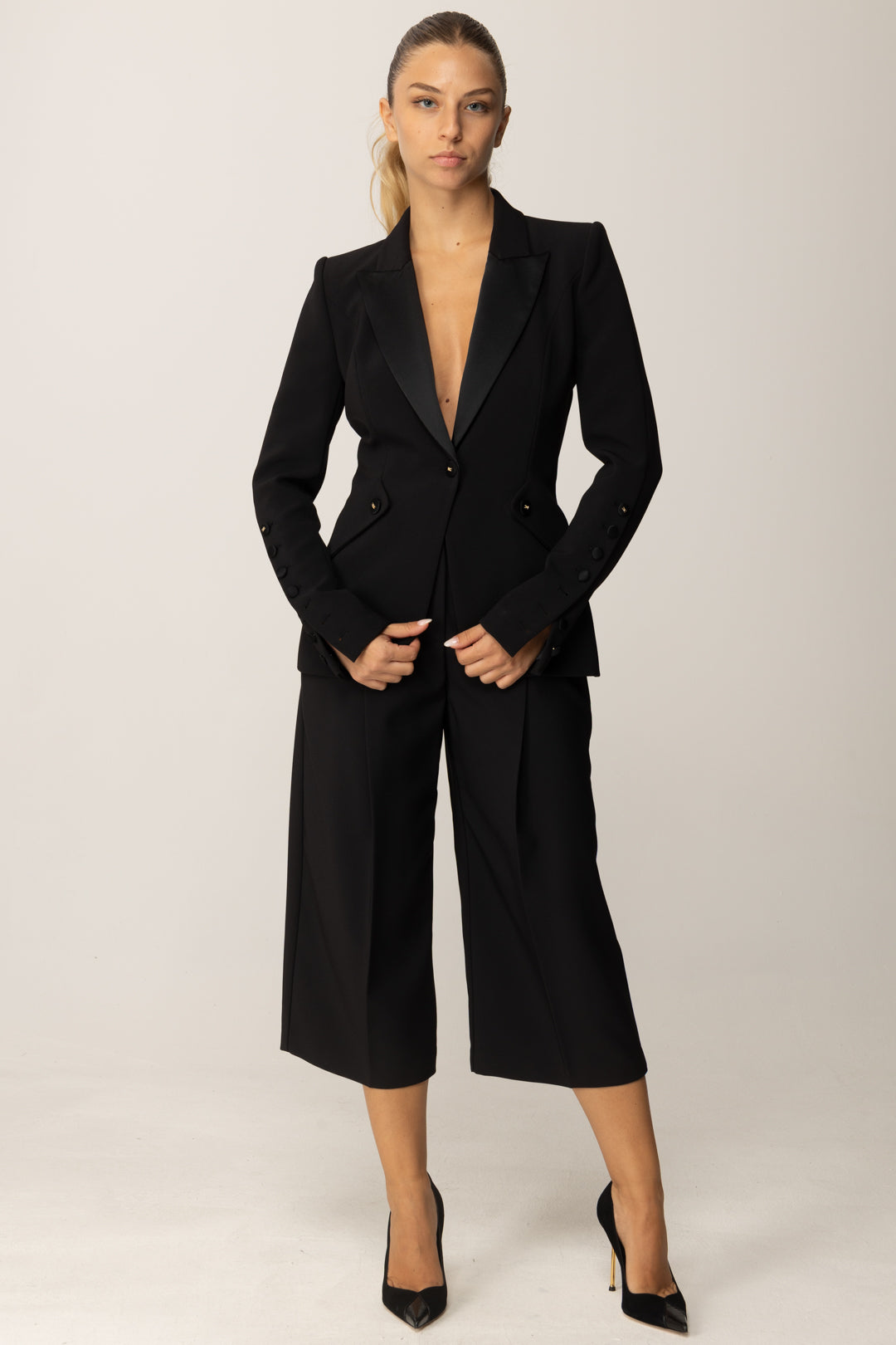 Elisabetta Franchi Bermuda con Bottoni e Dettagli Smoking PA10656E2 NERO