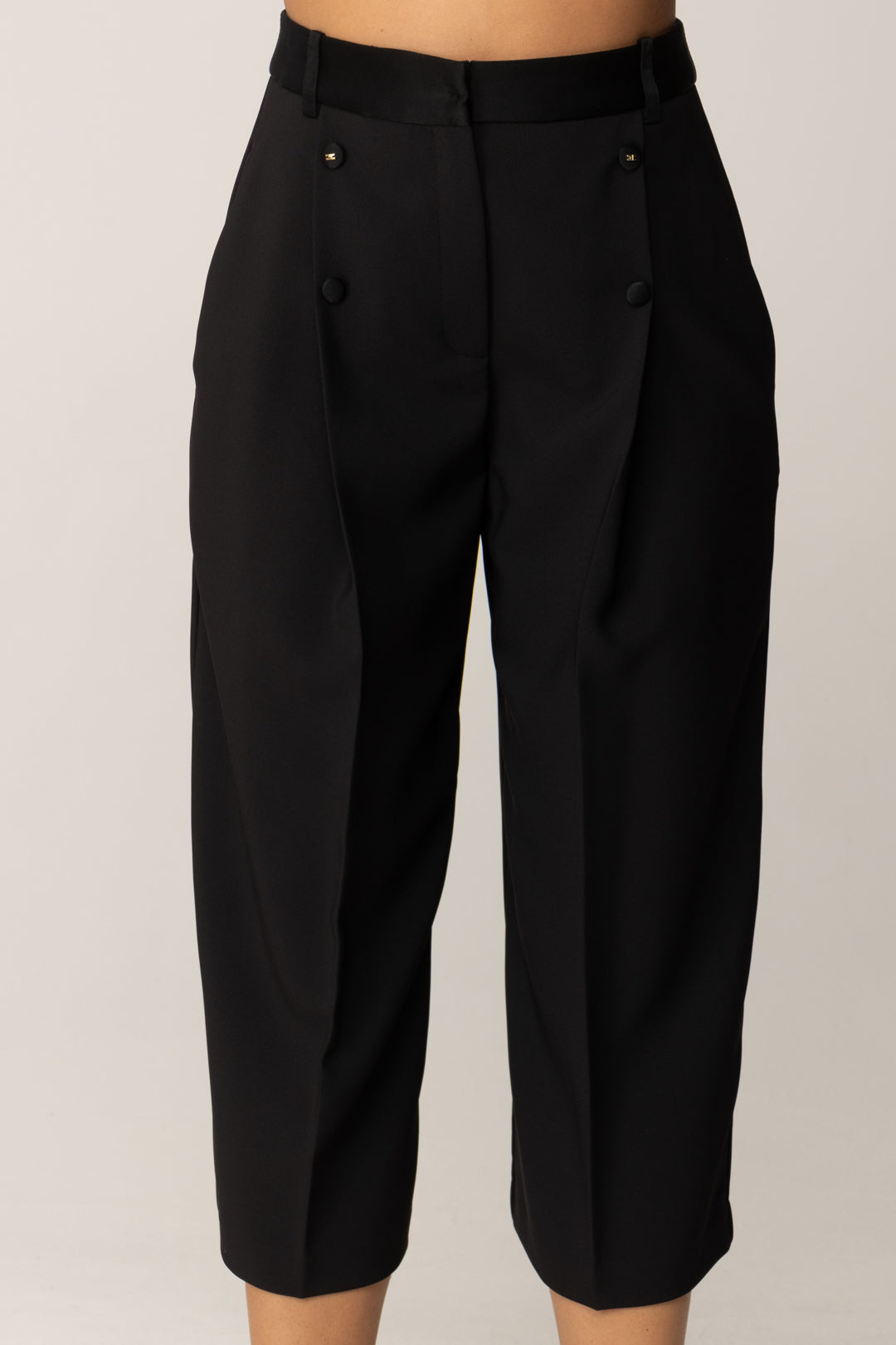 Elisabetta Franchi Bermuda con Bottoni e Dettagli Smoking PA10656E2 NERO