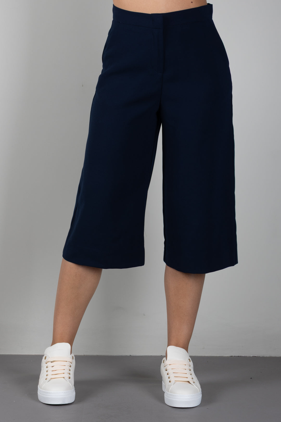 Elisabetta Franchi Bambina Bermuda In Crêpe con Logo Embossed Dietro EFBE0890GA022.4062