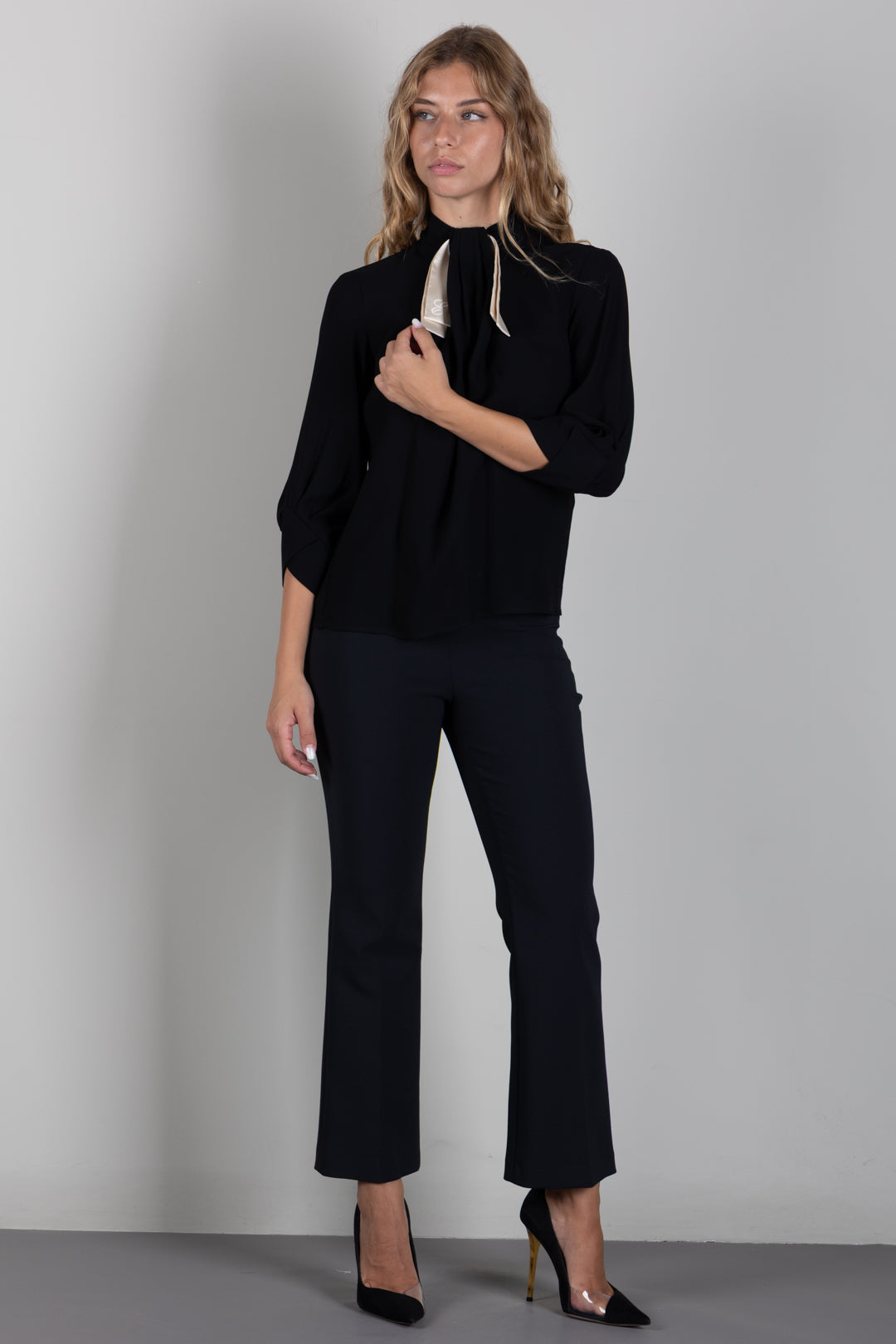 Elisabetta Franchi Blusa In Georgette con Fiocco Logo CA17866E2 NERO/BURRO