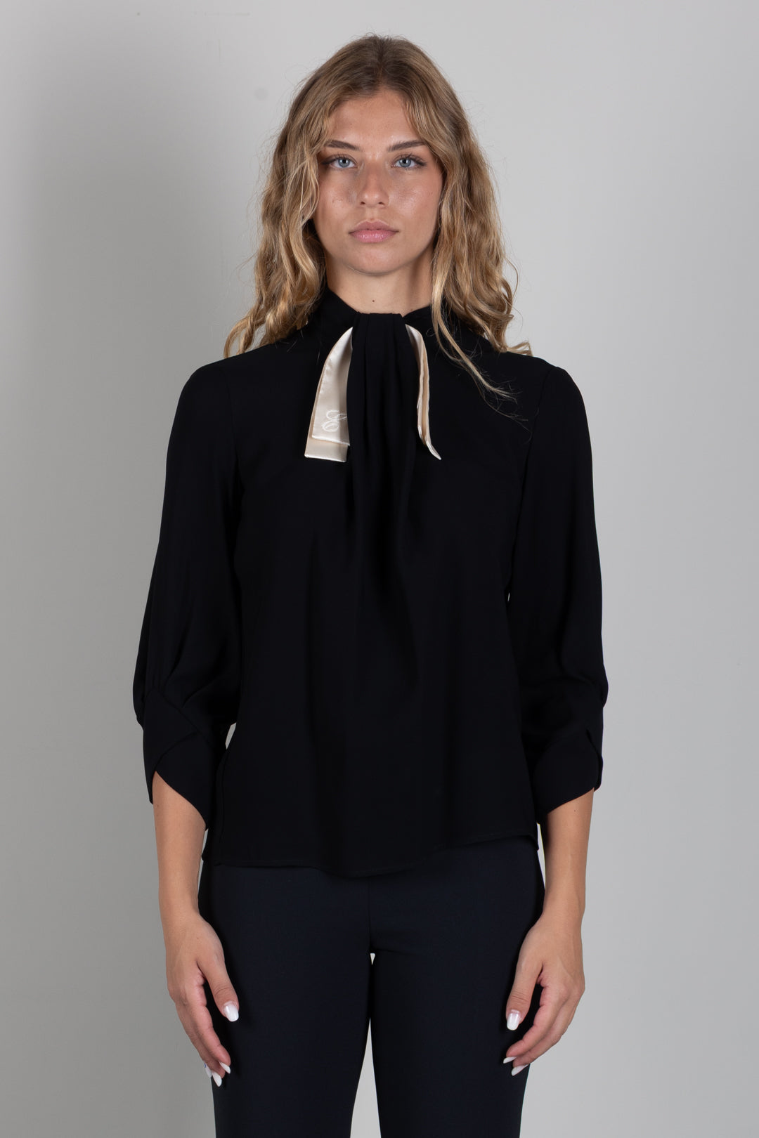 Elisabetta Franchi Blusa In Georgette con Fiocco Logo CA17866E2 NERO/BURRO