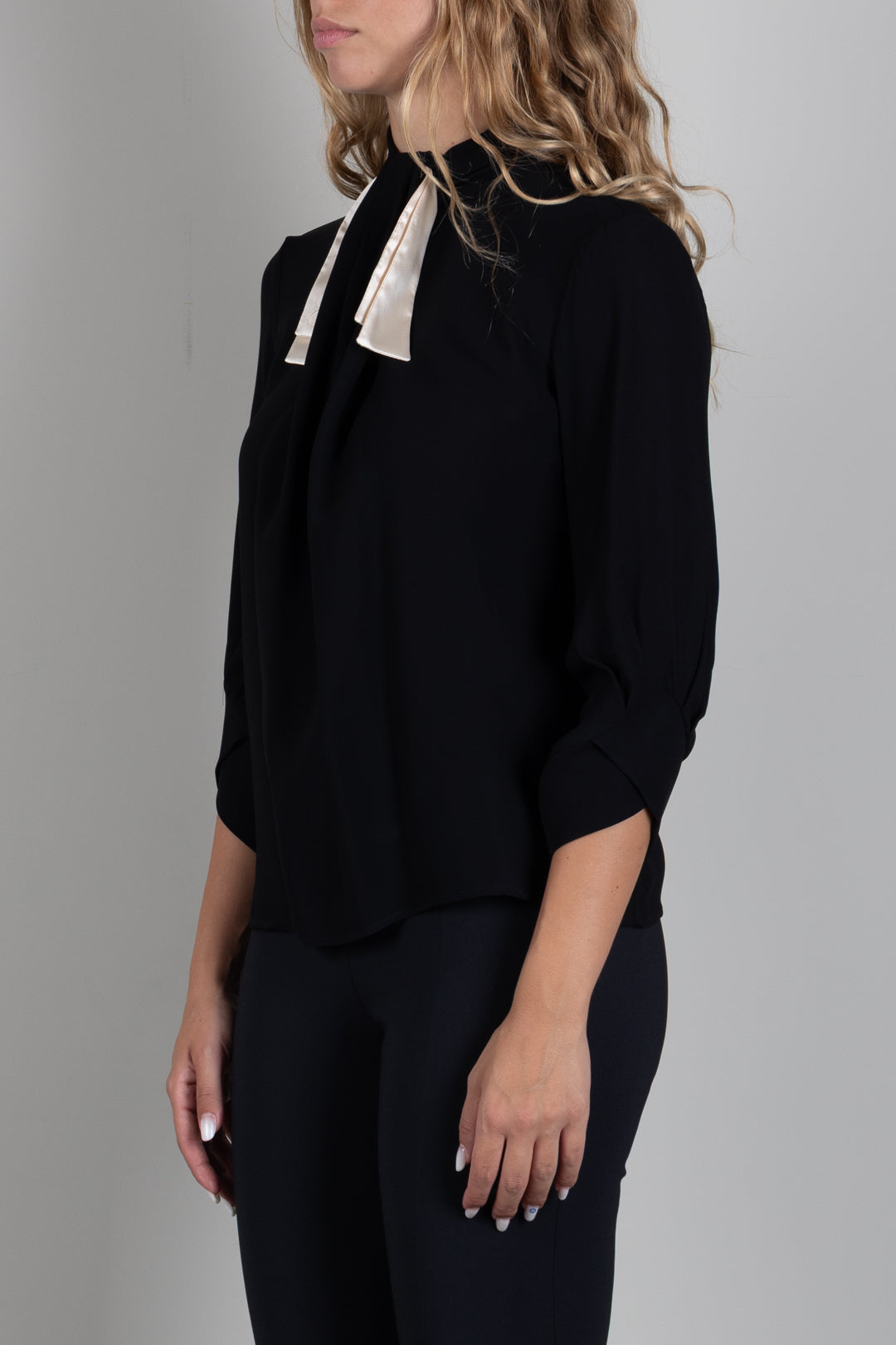 Elisabetta Franchi Blusa In Georgette con Fiocco Logo CA17866E2 NERO/BURRO