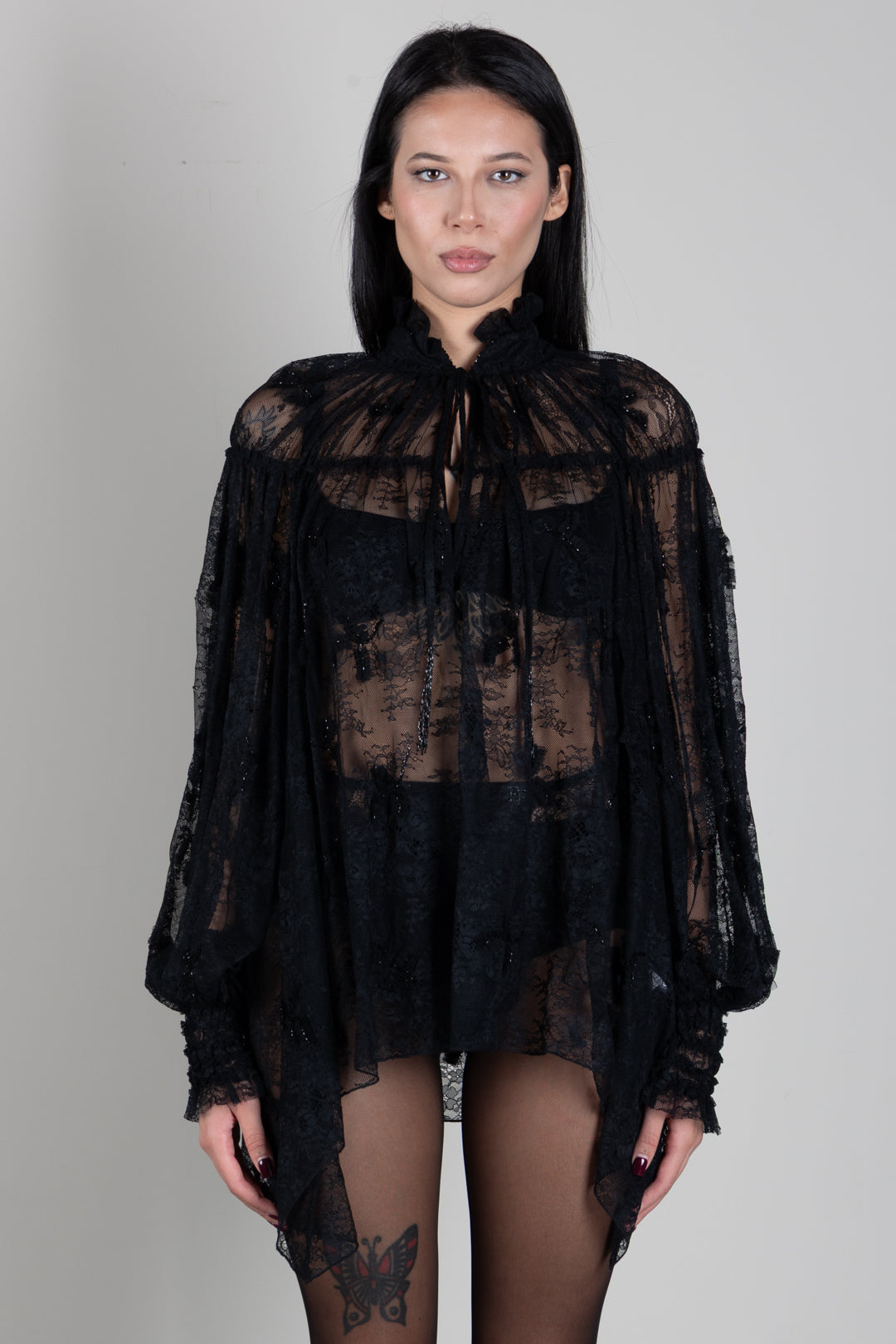 Elisabetta Franchi Blusa In Pizzo Ricamato con Ruches e Maniche Ampie RC01J67E2 NERO