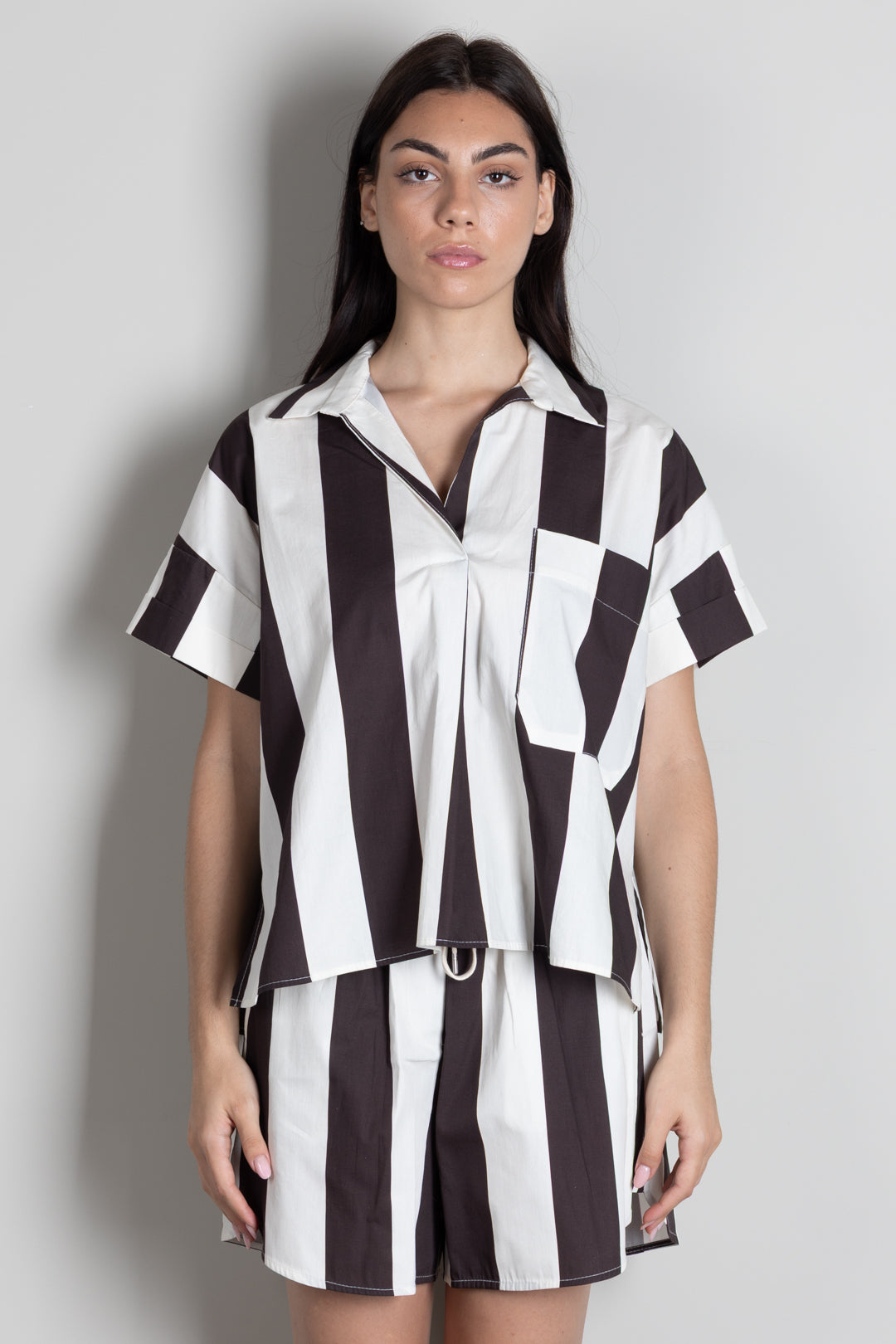 Vicolo Blusa Rigata Mezza Manica con Taschino TAB2907 BURRO/MORO