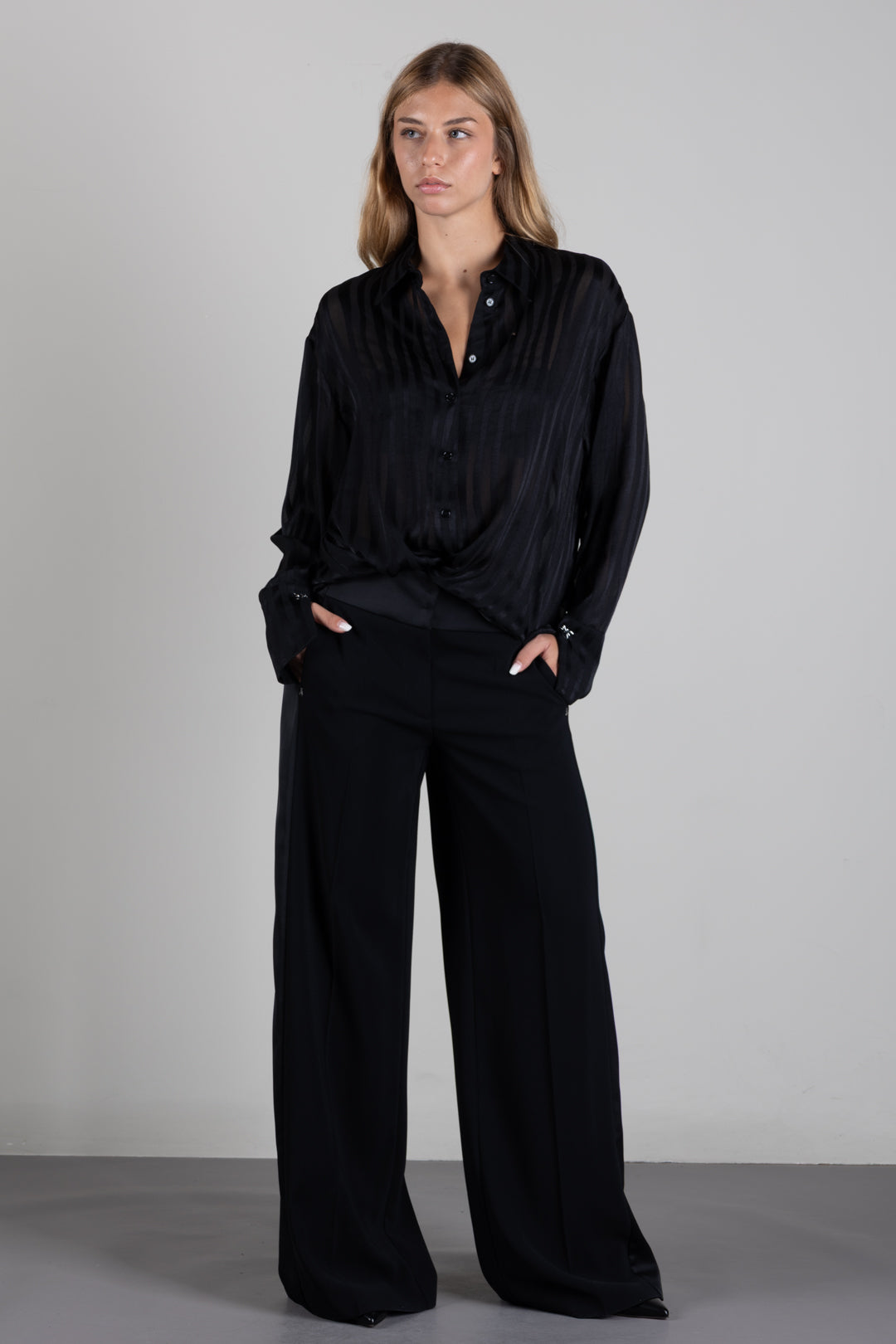 Patrizia Pepe Camicia a Righe Tono Su Tono Semitrasparente 8C0341 C0236 NERO