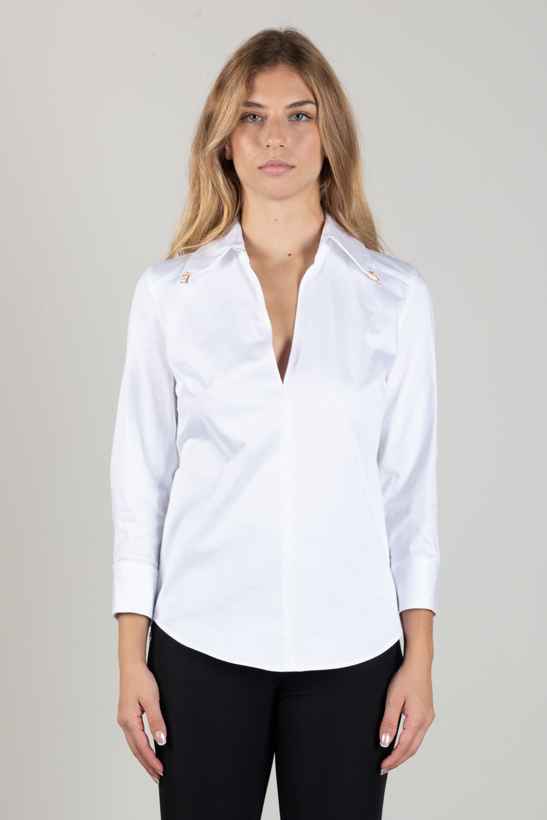 Elisabetta Franchi Camicia con Scollo a V e Charm Logo CA19366E2 BIANCO