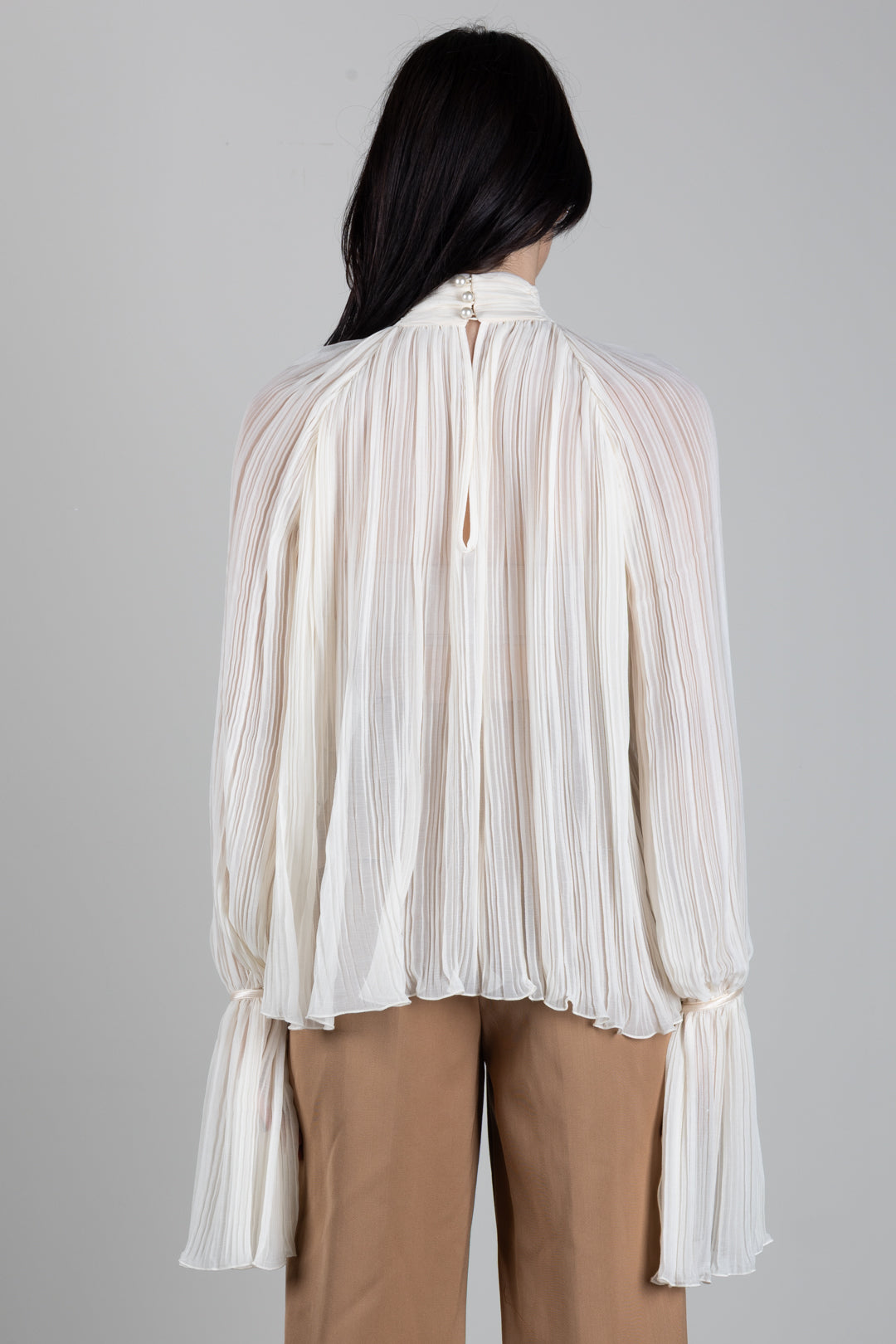 Elisabetta Franchi Camicia In Crêponne Plissé con Fiocco In Raso CA21167E2 BURRO/NERO