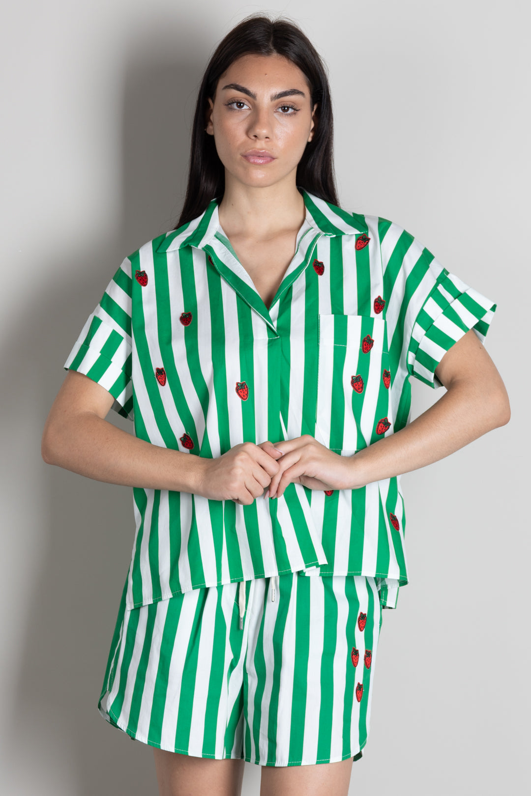 Vicolo Camicia Rigata con Patch Fragole RAB1034 BIANCO/VERDE