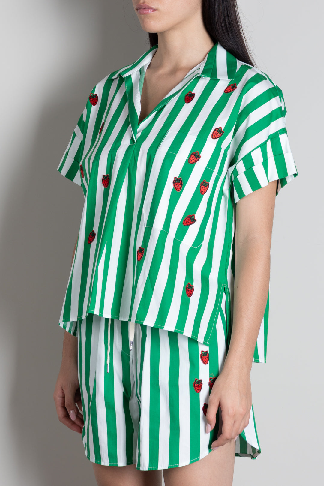 Vicolo Camicia Rigata con Patch Fragole RAB1034 BIANCO/VERDE